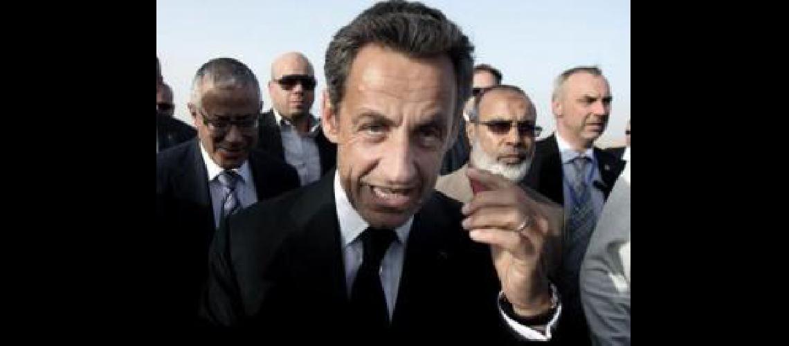 Sarkozy votaraacute a Macron para evitar el triunfo de Le Pen