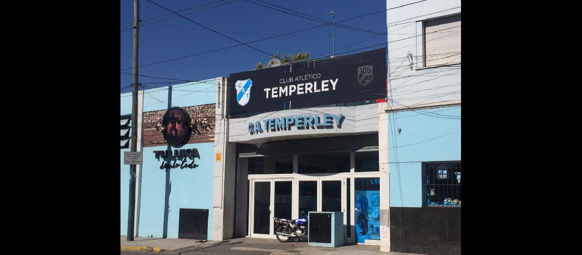 El Club Temperley junta uacutetiles escolares