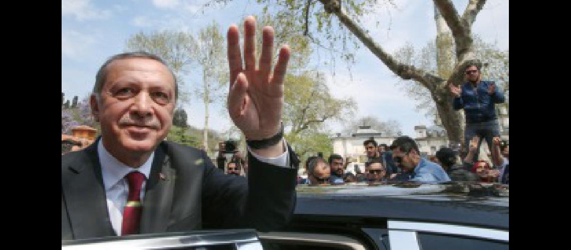 La OTAN advirtioacute a Turquiacutea que debe respetar el Estado de Derecho