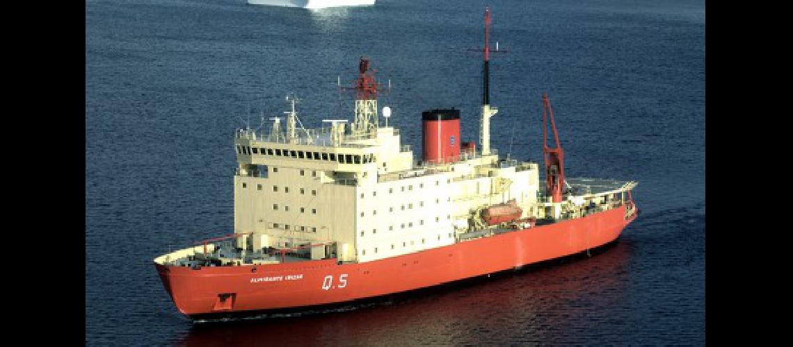 Macri regresoacute de Estados Unidos y visita el rompehielos Almirante Iriacutezar en Puerto Madero