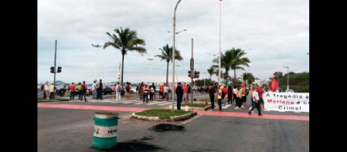 La huelga general contra las reformas laborales de Temer paralizoacute a Brasil y hubo focos de violencia