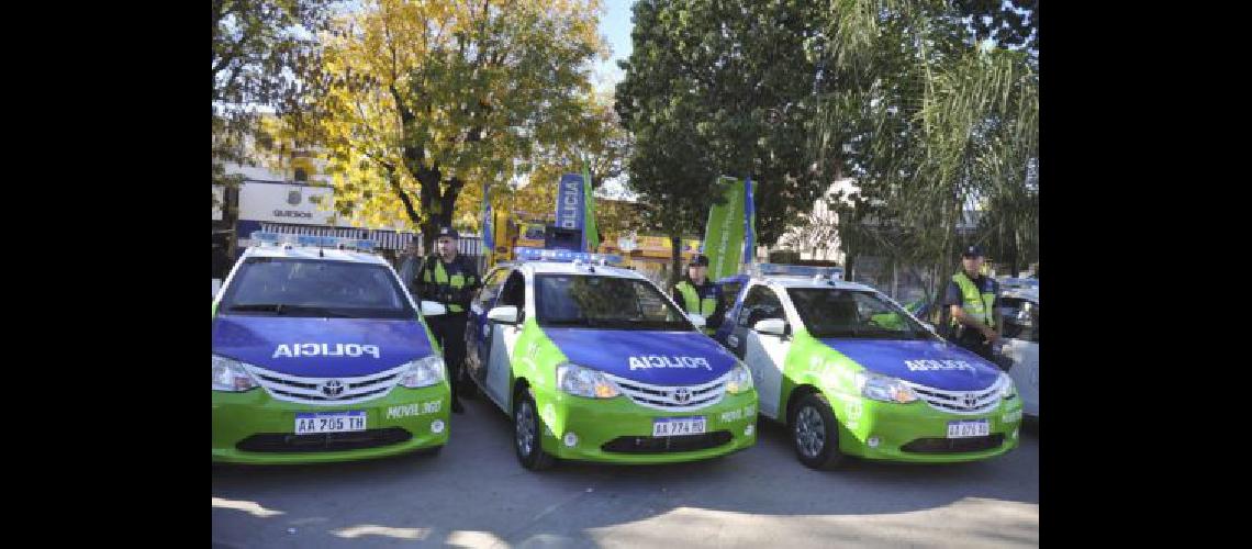 La Policiacutea de Lanuacutes sumoacute ocho patrulleros y tres bases
