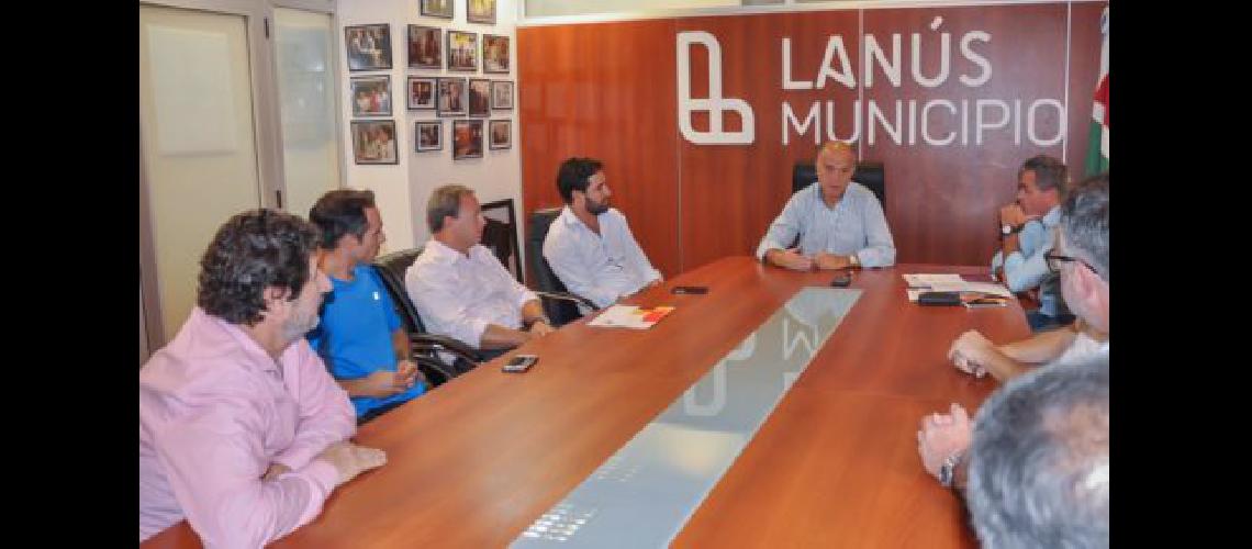 Becan en natacioacuten a maacutes de 600 nenes