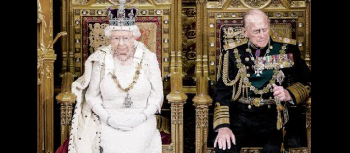 Felipe de Edimburgo esposo de la reina deja la actividad puacuteblica