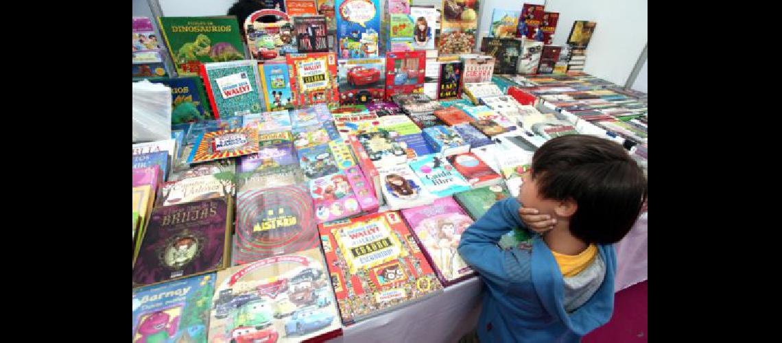 Una nueva edicioacuten de Palermo lee llena la Feria de nintildeos