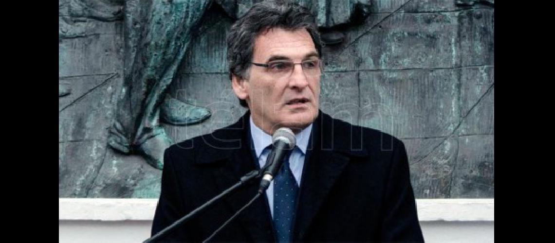 Compartir las calles con personas que cometieron delitos atroces contra la humanidad seriacutea algo negativo dijo Claudio Avruj