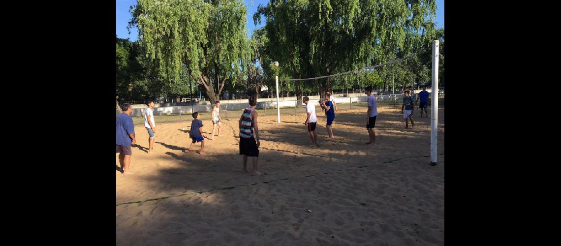 Ofrecen deportes en las plazas de Lomas los fines de semana