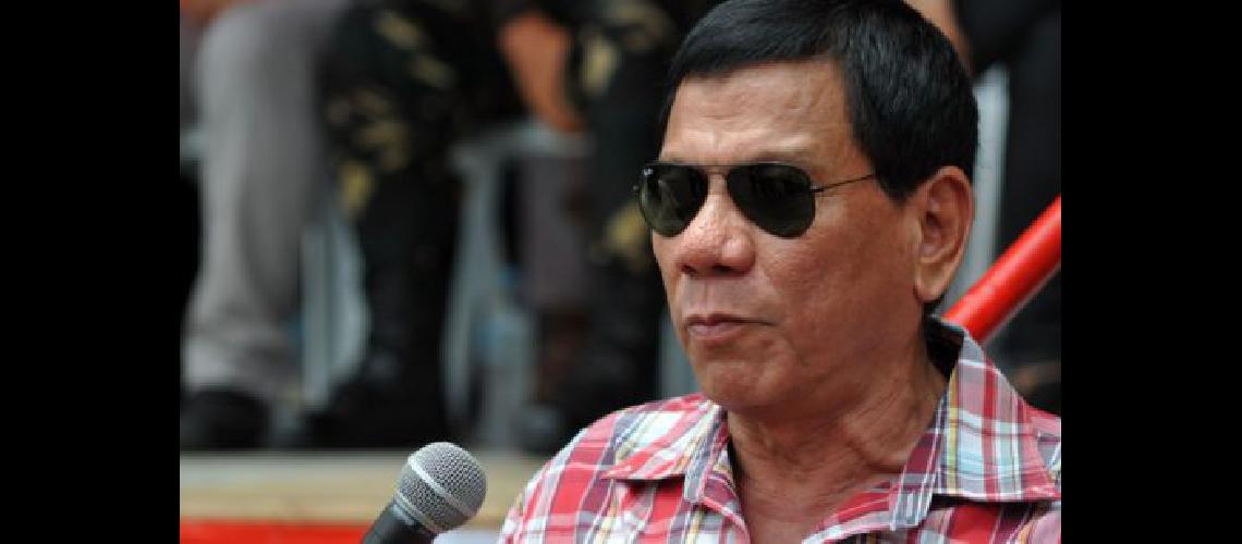 Duterte se endurece y designa militares al frente de dos ministerios