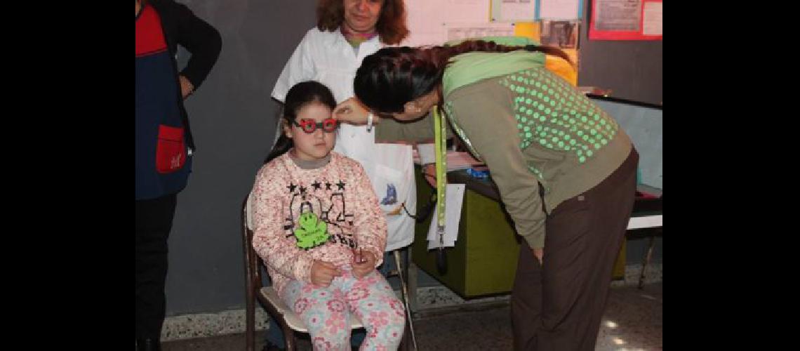 Lomas- visitan las escuelas para controlar la visioacuten de los alumnos