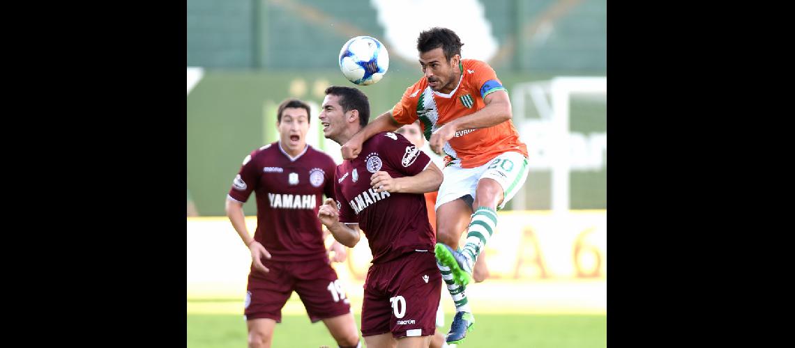 Banfield festejoacute contra Lanuacutes y se permite sontildear con la pelea grande