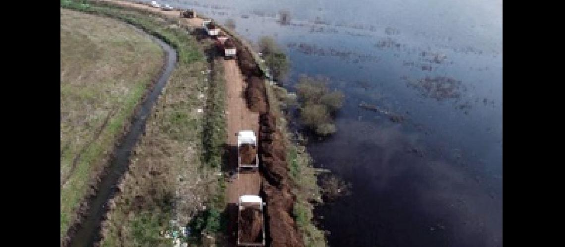 Construiraacuten un terrapleacuten de 10 kiloacutemetros para contener el agua en torno a Juniacuten