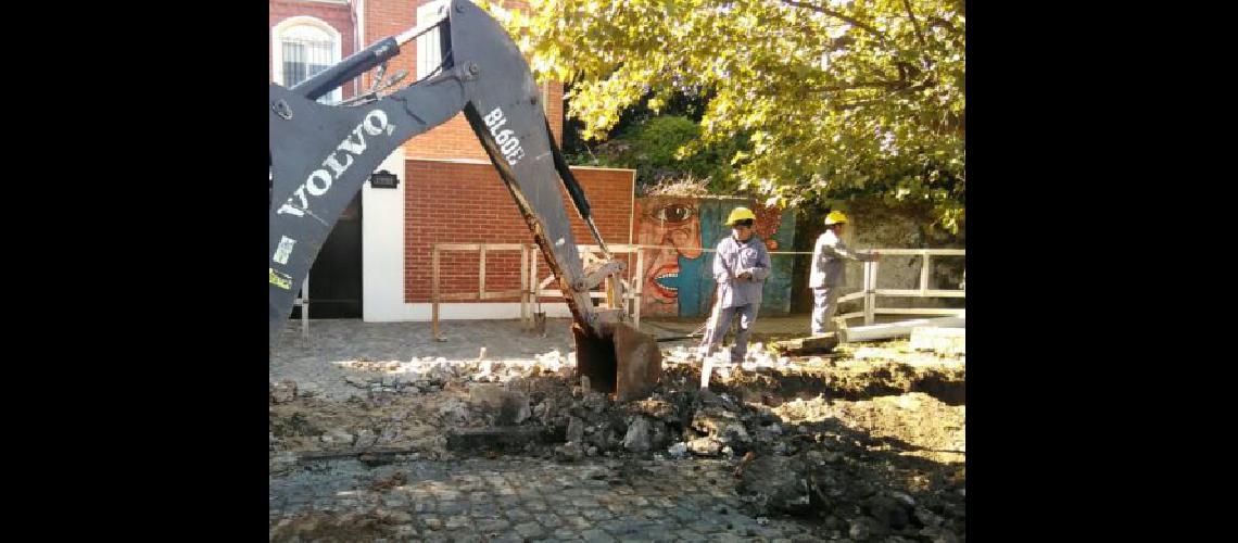 Construyen maacutes redes de cloacas para llegar al 100-en-porciento- de cobertura