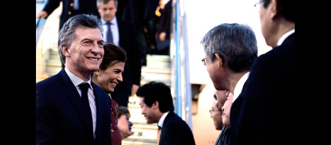 Macri se reuniraacute en Japoacuten con el primer ministro con el emperador Akihito y con empresarios locales