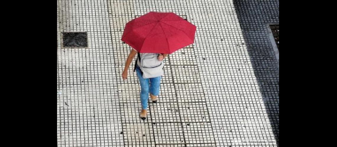 Viernes lluvioso y maacutexima de 17 grados en Capital y conurbano