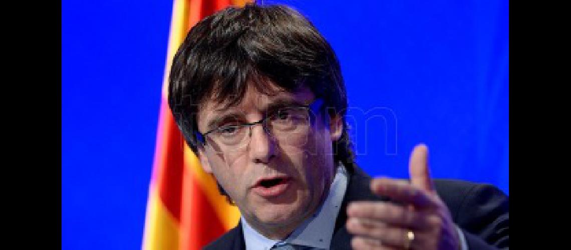 Puigdemont rechazoacute la invitacioacuten de Rajoy para defender su refereacutendum en el Parlamento