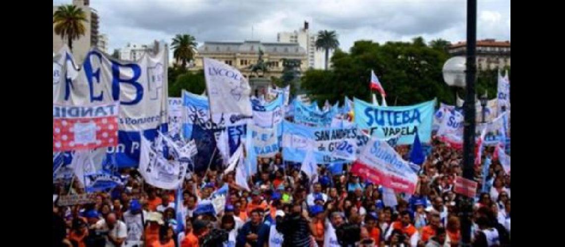 Docentes exigen un encuentro ldquourgenterdquo