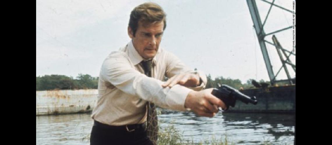 Murioacute Roger Moore el actor de ldquoJames Bondrdquo y ldquoEl Santordquo