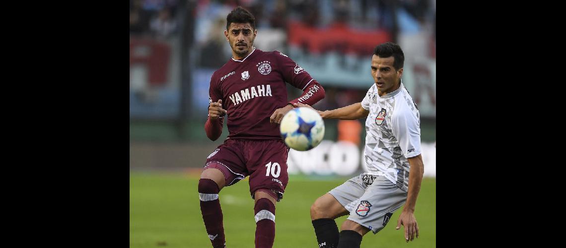 Lanuacutes le tiroacute con el Tanque a Arsenal