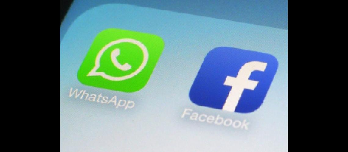 Encontroacute dinero en una bolsa y buscoacute por Facebook a la duentildea para devolverlo