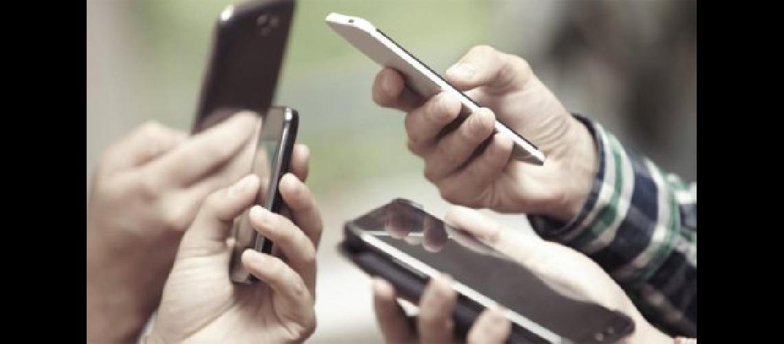 Los adolescentes con baja autoestima son maacutes adictos al celular