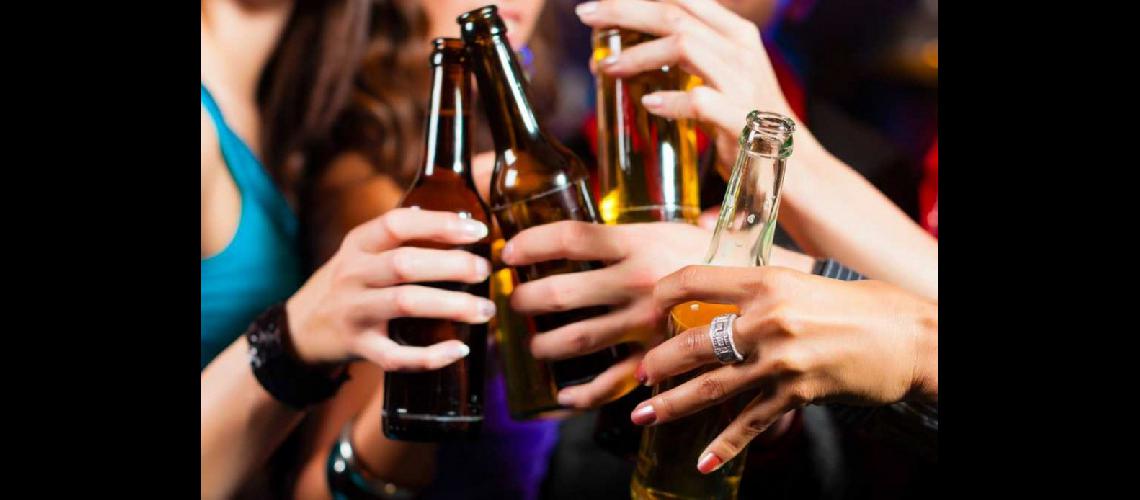 Argentina liacuteder en consumo de alcohol en toda Ameacuterica latina Con 91 litros per caacutepita lo que maacutes se consume es cerveza ldquoEl alcohol es la droga social maacutes aceptadardquo remarcoacute el titular del Sedronar