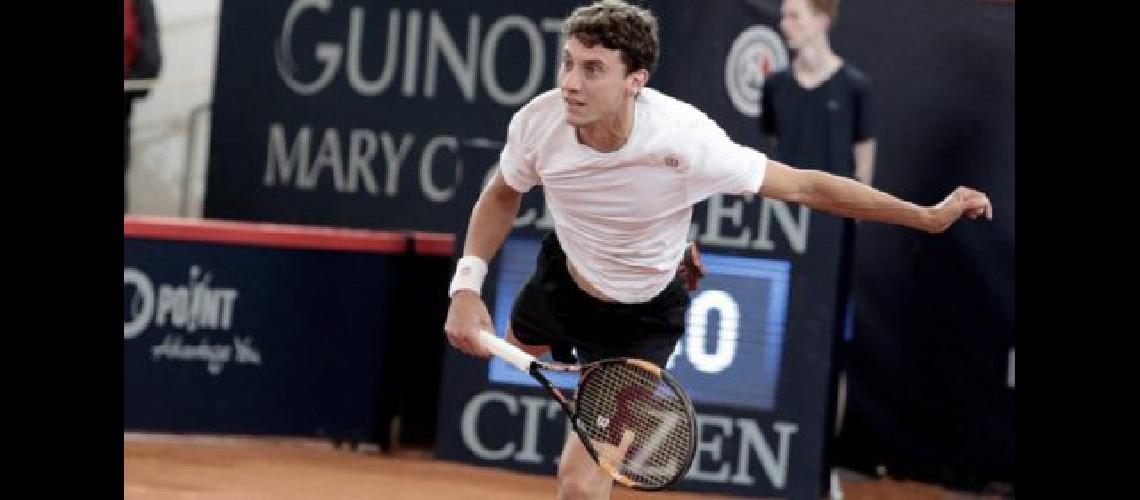 Renzo Olivo vencioacute al 11 del mundo en Roland Garros