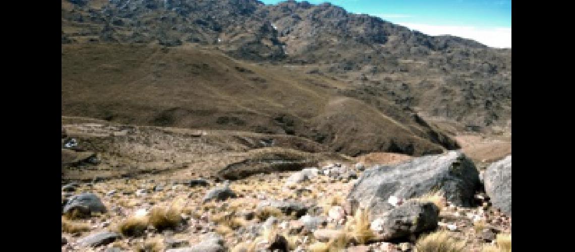 Una nena se perdioacute y pasoacute la noche en una cueva en la Alta Montantildea
