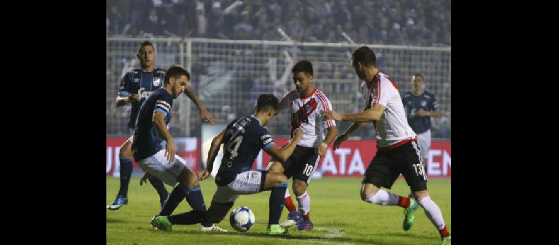 River festejoacute en Tucumaacuten y le come los talones a Boca