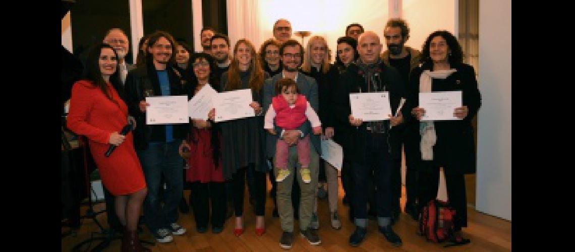 Con becas y libros para bibliotecas el FNA entregoacute los premios del concurso de letras