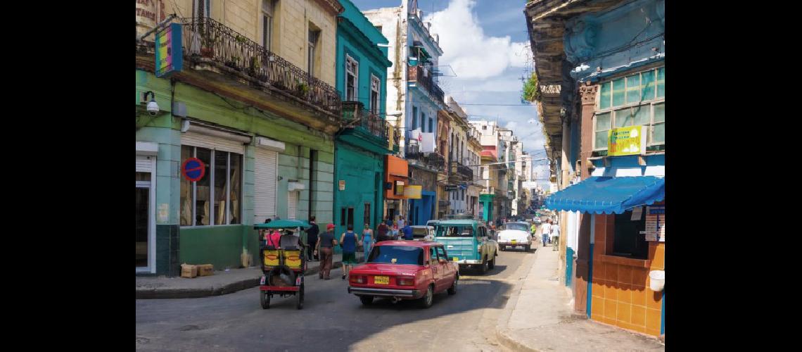 El Parlamento aproboacute que los cubanos puedan constituir empresas privadas