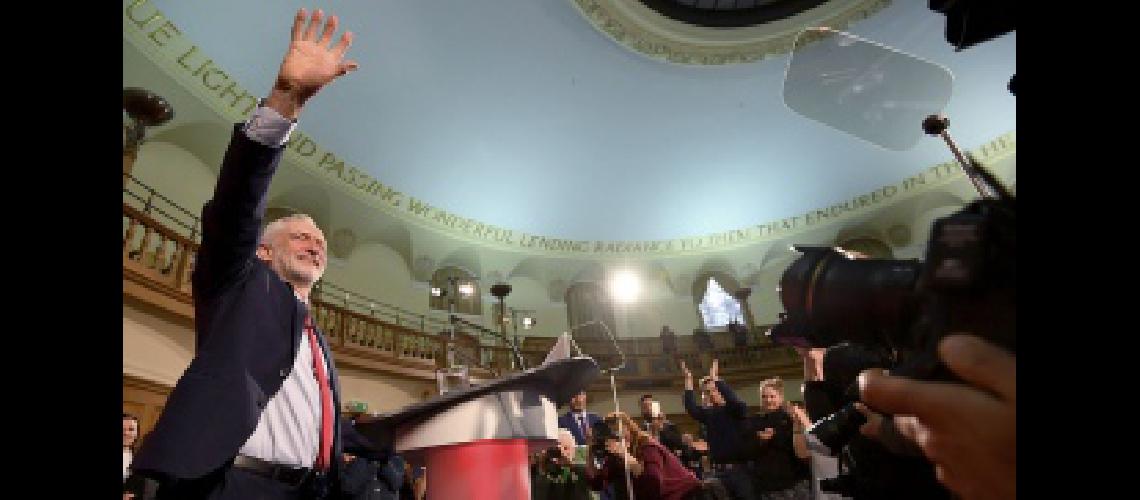 Los laboristas les pisan los talones a los tories a una semana de las elecciones