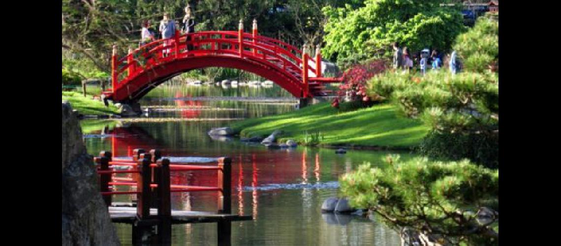 Con una gran fiesta de gastronomiacutea y muacutesica el Jardiacuten Japoneacutes festeja los 50 antildeos