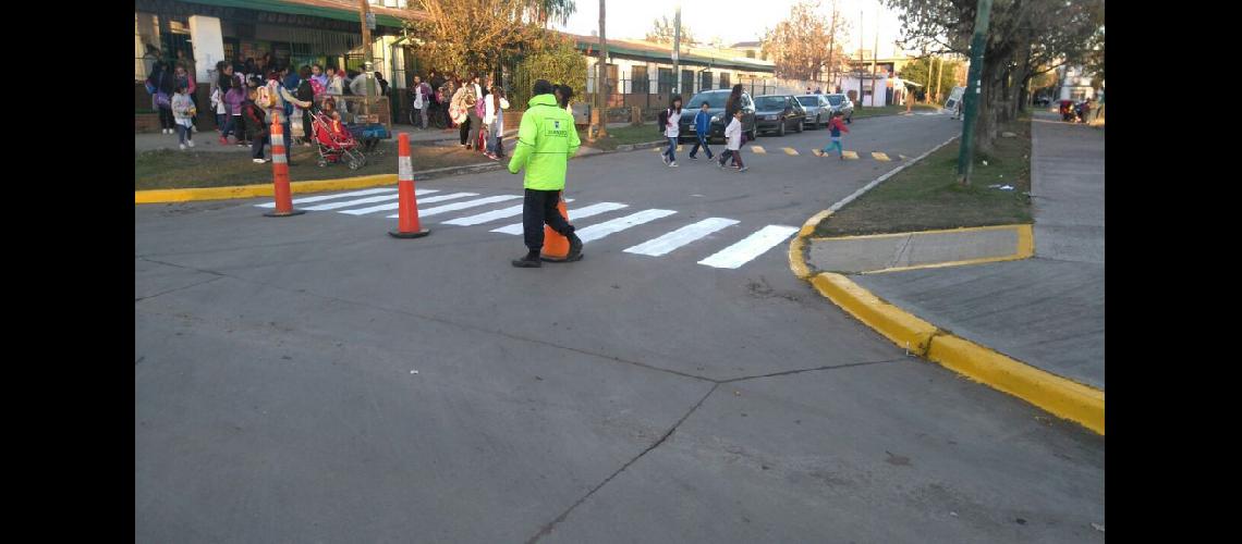 Refuerzan la sentildealizacioacuten vial en la zona de escuelas por seguridad