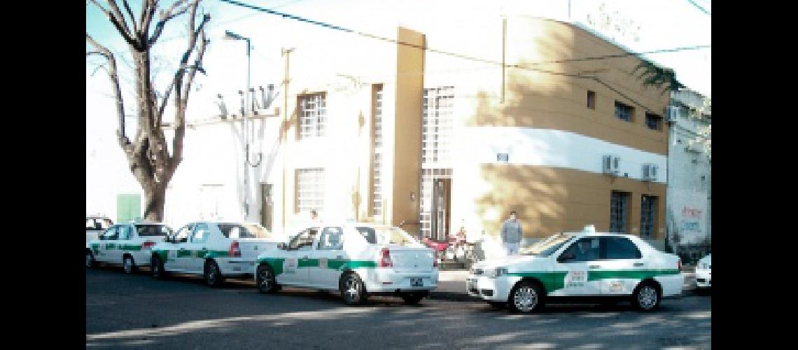 Instalaraacuten caacutemaras y botones antipaacutenico en los taxis para prevenir robos