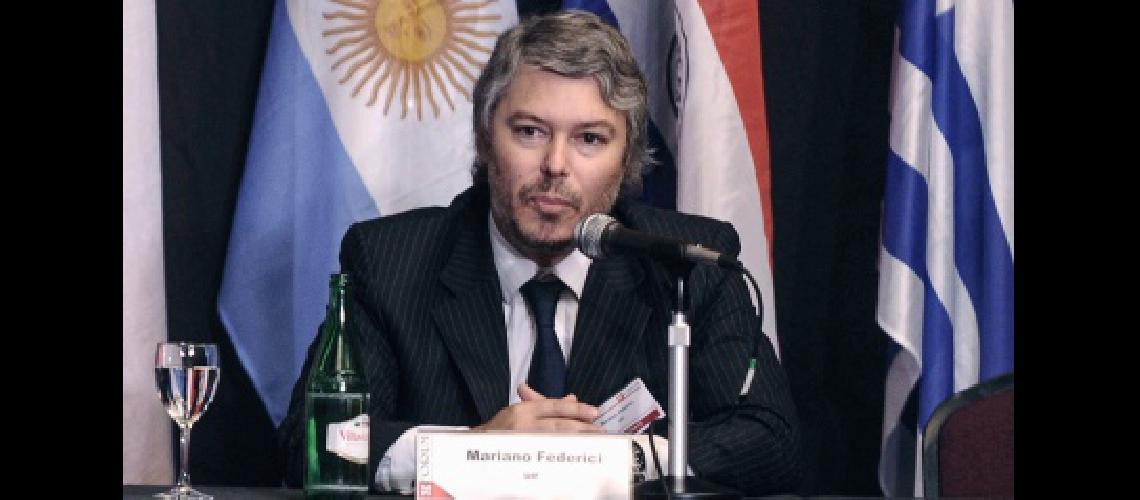El titular de la UIF dijo que el organismo analiza la denuncia de Ducler y evaluaraacute llevarla a la Justicia
