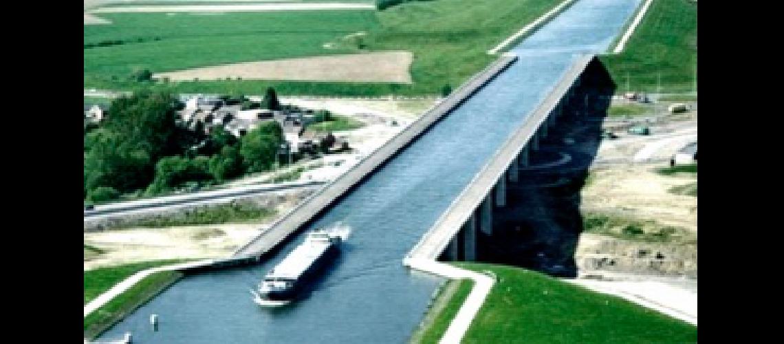Proponen construir un canal navegable para solucionar la crisis hiacutedrica