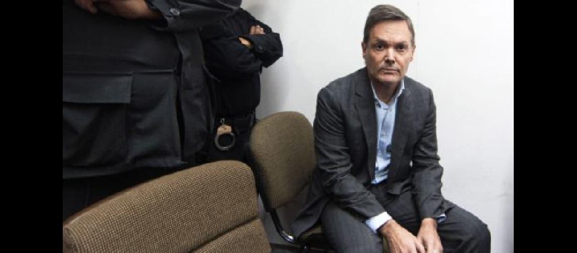 Prisioacuten perpetua para Farreacute por el femicidio de su esposa