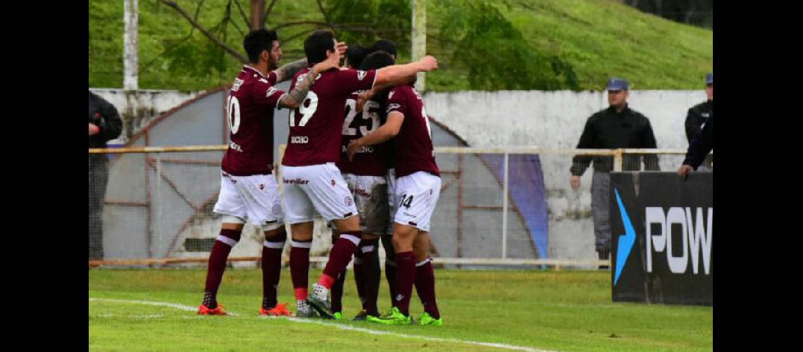 Con Sand en llamas Lanuacutes liquidoacute a Sportivo Barracas