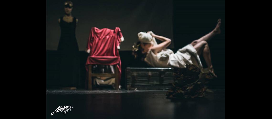 ldquoOscura luzrdquo una obra fusioacuten de tiacuteteres teatro y artes plaacutesticas