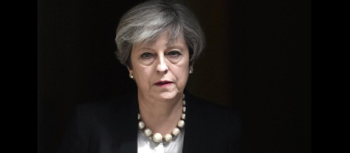 Theresa May pierde la mayoriacutea absoluta y es instada a renunciar