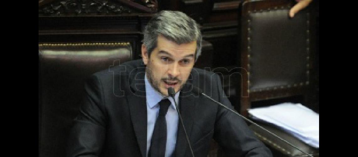 Pentildea defendioacute que el Estado pida plata prestada