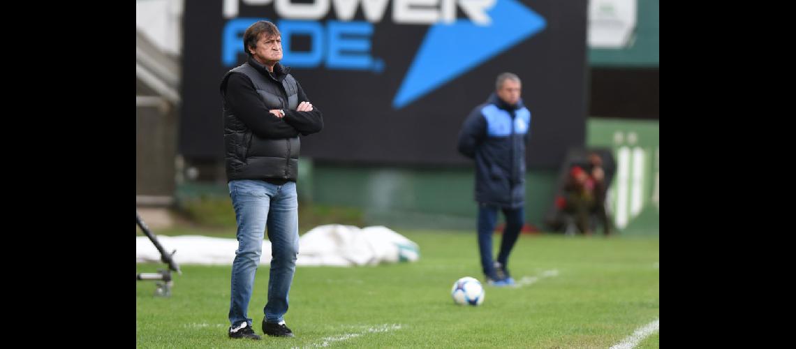 Julio Falcioni a un paso de renovar viacutenculo con Banfield