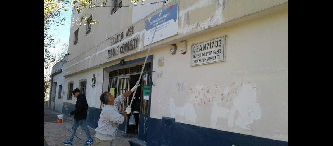 Lomas- continuacutean las obras en las escuelas de distintos barrios