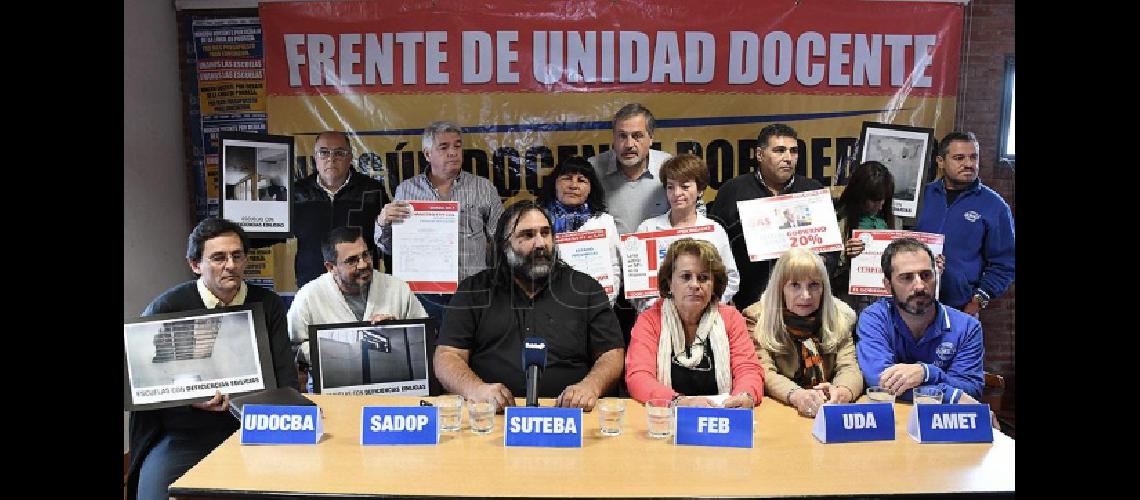 Docentes rechazaron la propuesta de aumento salarial y anunciaron un paro