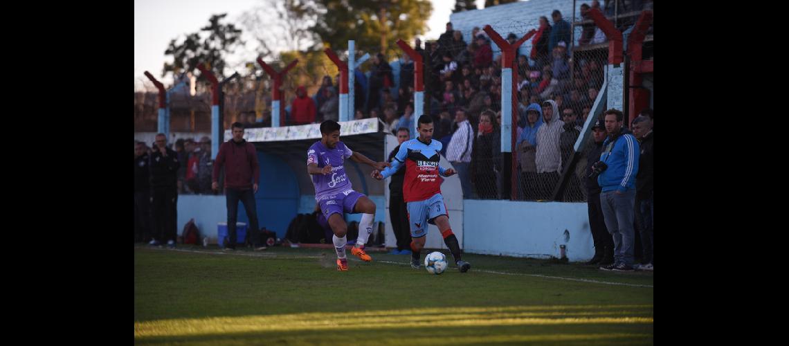 Se afianza por la izquierda