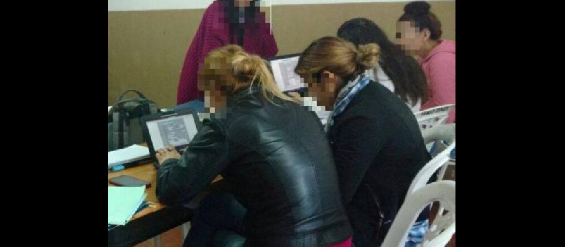 Inscriben a joacutevenes de 15 a 24 antildeos en talleres gratuitos