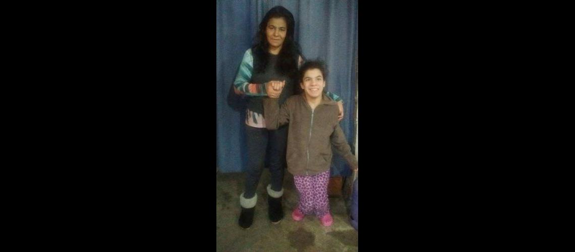 Le sacan la pensioacuten por discapacidad a nena de 12 antildeos que no puede hablar ni caminar
