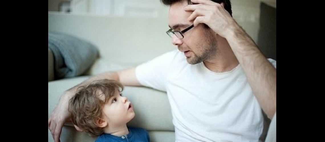 Padres de hoy- estaacuten al tanto y a la par de las mamaacutes en el cuidado de los hijos