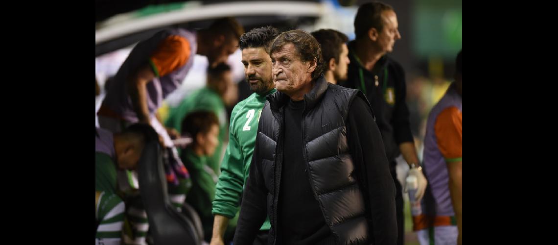 Falcioni sube la apuesta de Banfield- ldquoVamos por todordquo