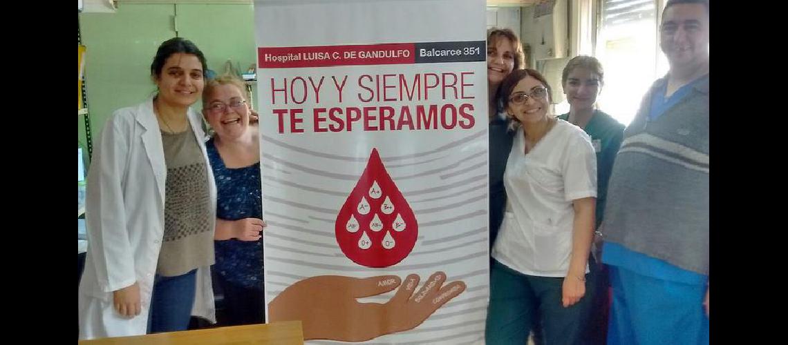 Se necesita que done sangre dos veces al antildeo el 5-en-porciento- de la gente